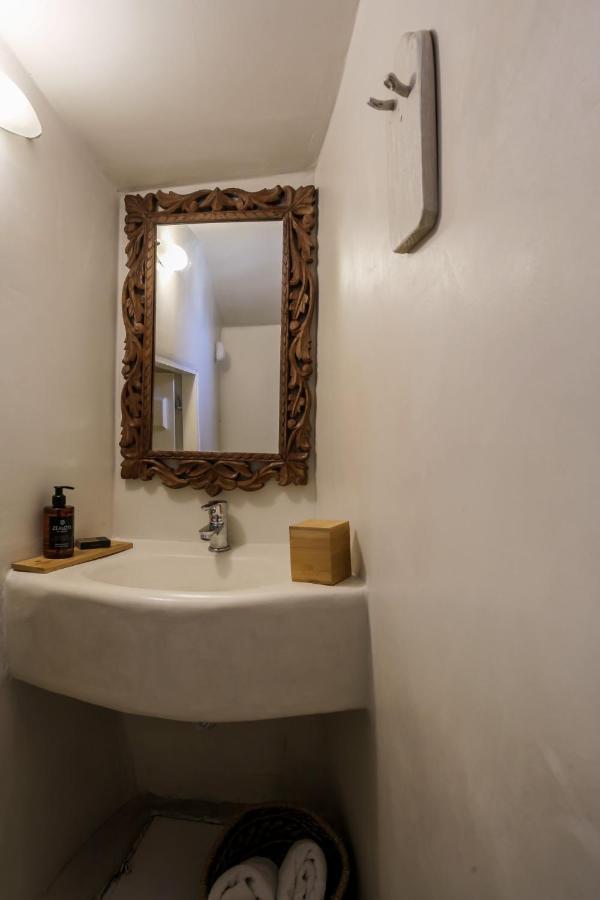 Exi Castle Suites Emporio  Exteriör bild