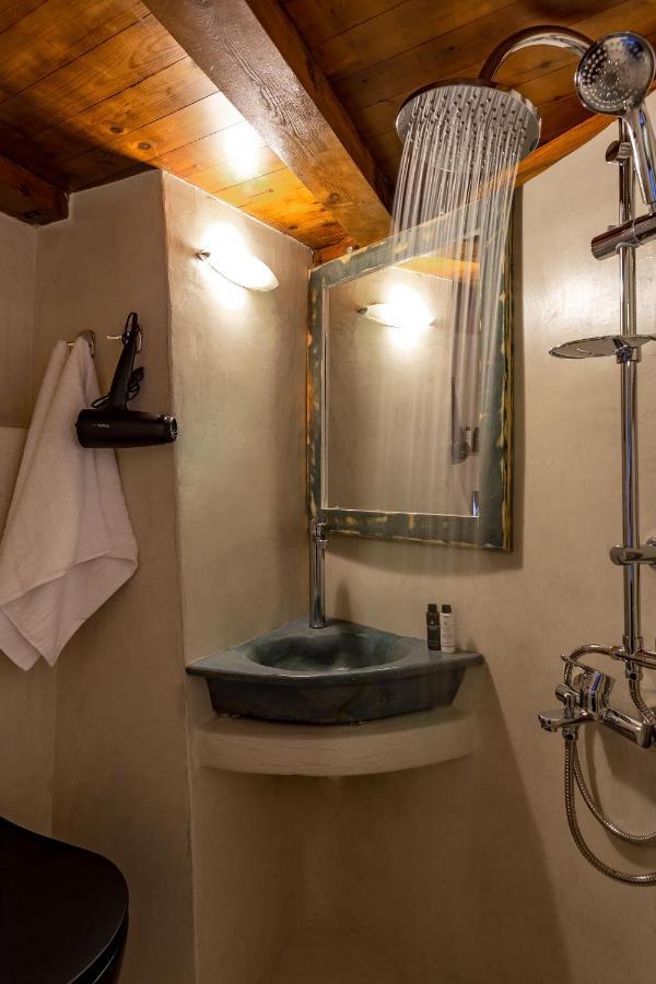 Exi Castle Suites Emporio  Exteriör bild