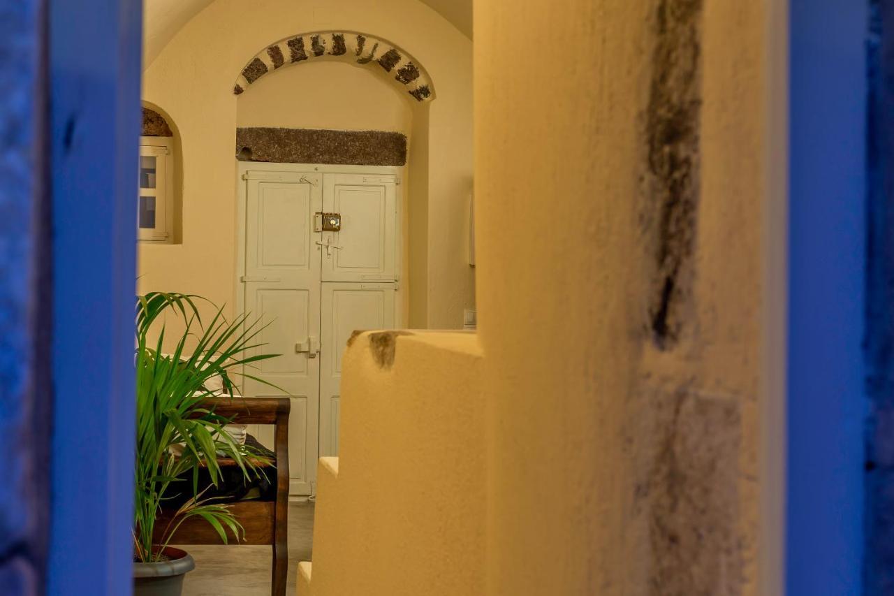 Exi Castle Suites Emporio  Exteriör bild